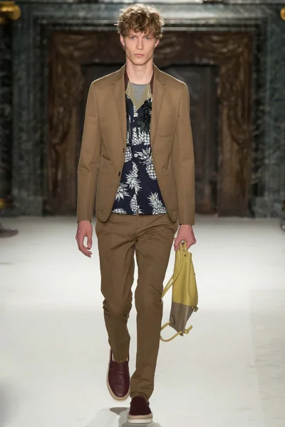Look 17